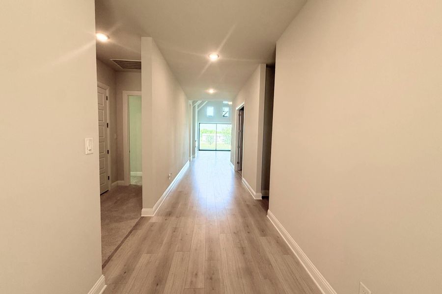 Spacious, unfurnished interior of a new home in Polo Ridge, Mesquite (Image 14).