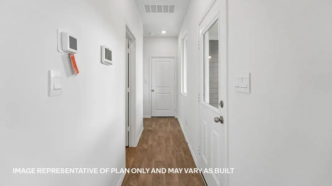 Spacious, unfurnished interior of a new home in Valverde, Bastrop (Image 33).