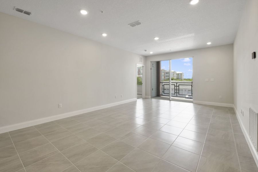 Spacious, unfurnished interior of a new home in Gatherings® of Lake Nona, Orlando (Image 27).