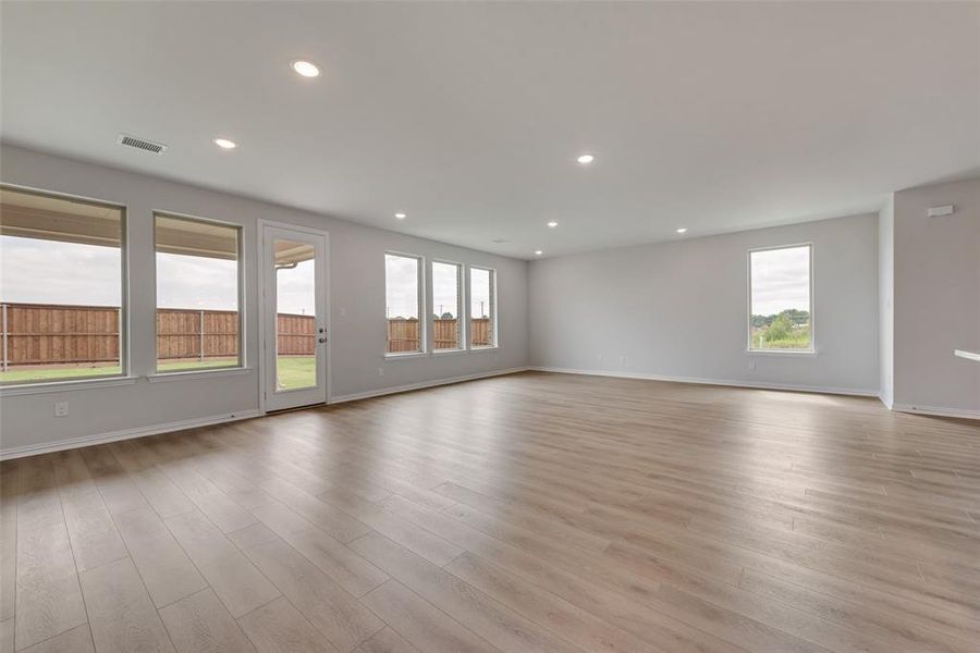 Spacious, unfurnished interior of a new home in Spiritas Ranch, Little Elm (Image 16).