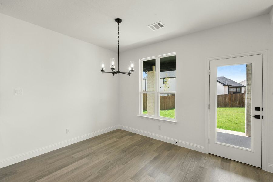 Spacious, unfurnished interior of a new home in Kentsdale Farms, DeSoto (Image 28).