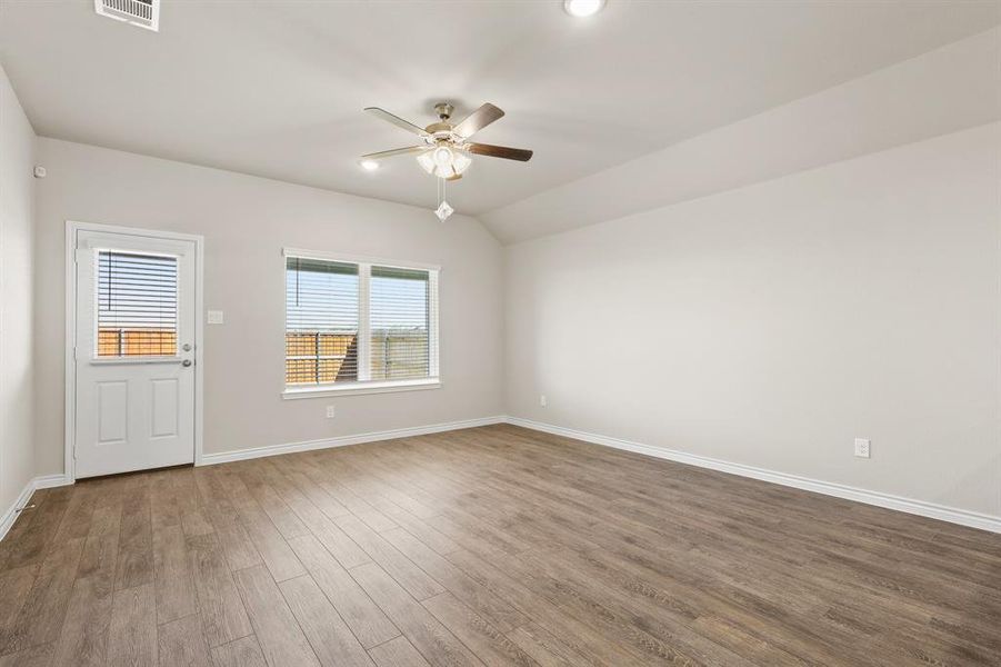 Spacious, unfurnished interior of a new home in Rocky Creek Crossing, Crowley (Image 24).
