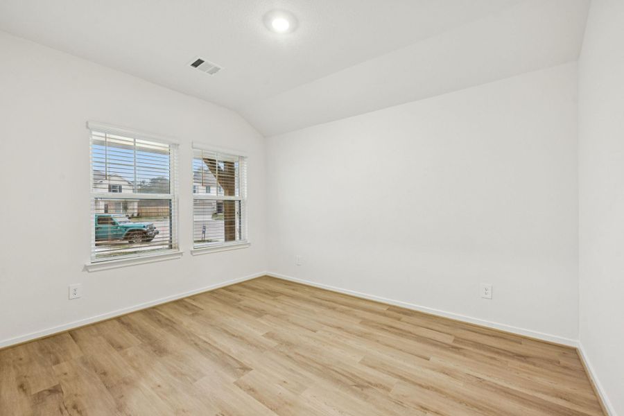 Spacious, unfurnished interior of a new home in , Conroe (Image 14).
