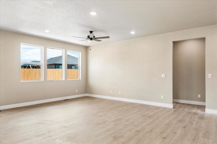 Spacious, unfurnished interior of a new home in The Glen-12, Colorado Springs (Image 19).
