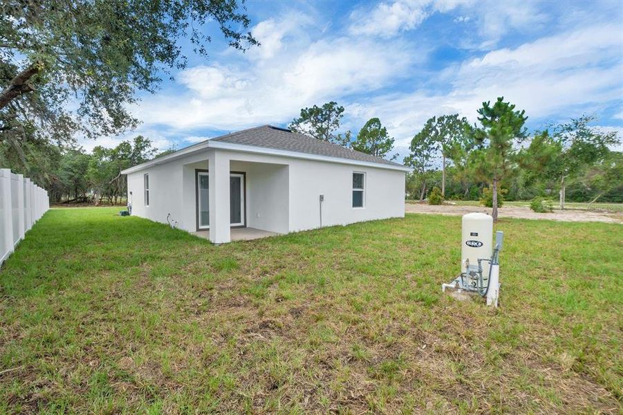 Exterior details and patio area of a home in , Lake Wales (Image 4). Exterior details and patio area of a home in , Lake Wales (Image 4).