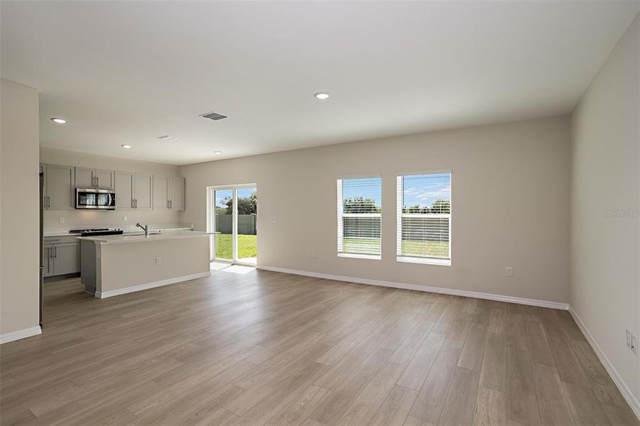 Spacious, unfurnished interior of a new home in Davis Landing, Wimauma (Image 16).