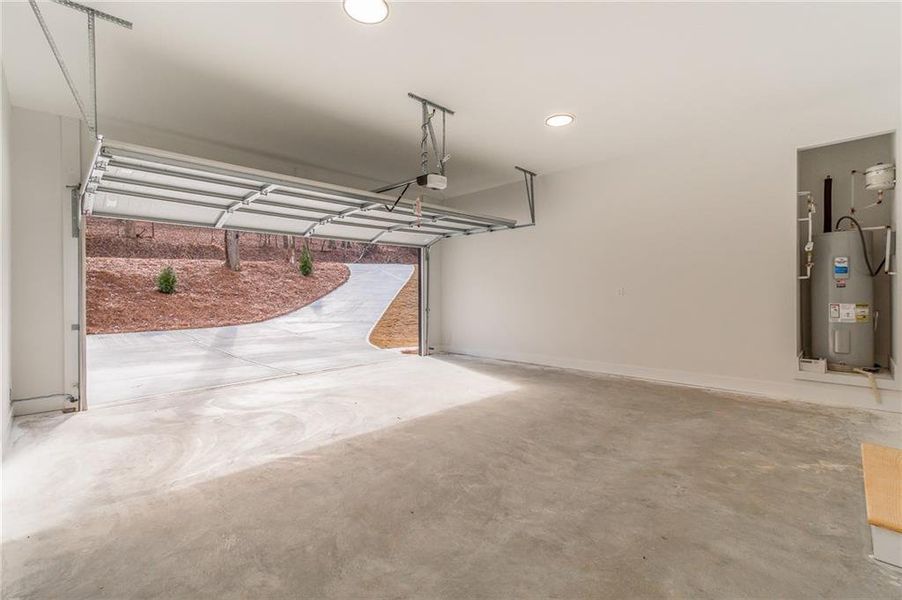 Spacious, unfurnished interior of a new home in , Gainesville (Image 35).