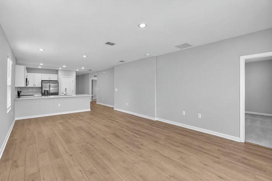 Spacious, unfurnished interior of a new home in Palm Wind, Hudson (Image 7).