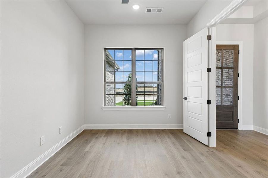 Spacious, unfurnished interior of a new home in Lakeview Heights, Azle (Image 15).
