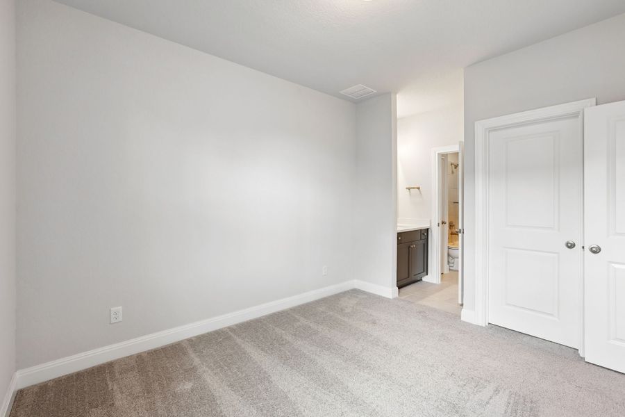 Spacious, unfurnished interior of a new home in 6 Creeks, Kyle (Image 35).