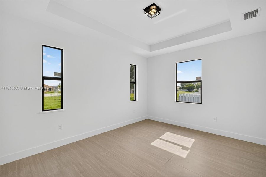 Spacious, unfurnished interior of a new home in , Lehigh Acres (Image 22).