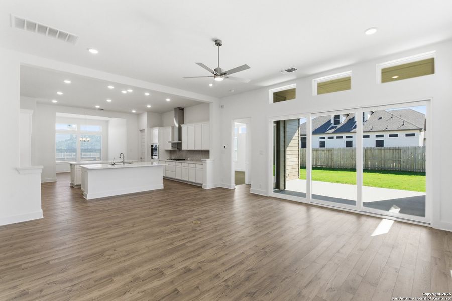 Spacious, unfurnished interior of a new home in Mesa Western, Cibolo (Image 33).