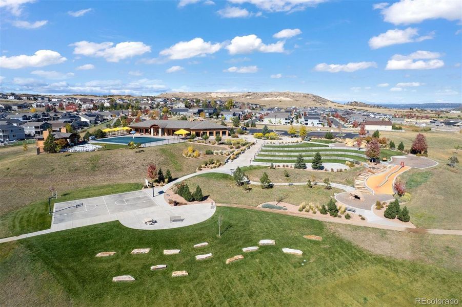 Park with basketball court and spacious field, accessible by trails that connect the neighborhood.