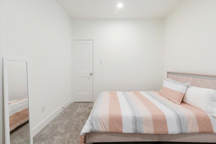 Furnished interior view inside a new home in Meridiana, Iowa Colony (Image 10).