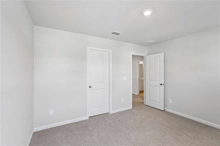 Spacious, unfurnished interior of a new home in Creekside at Oxford Park, Fairburn (Image 29). Spacious, unfurnished interior of a new home in Creekside at Oxford Park, Fairburn (Image 29).