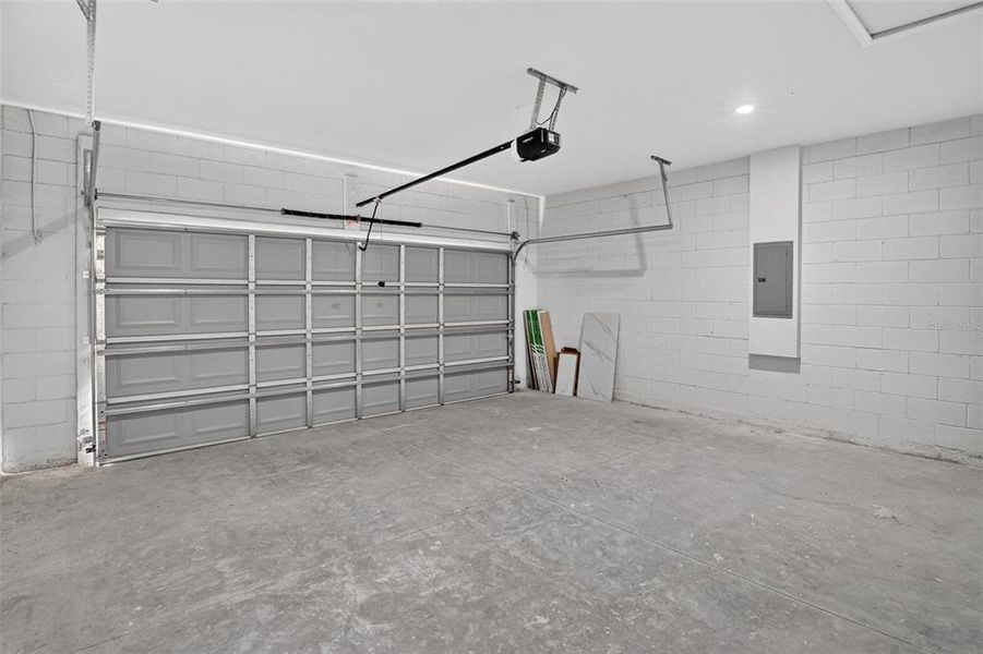 Spacious, unfurnished interior of a new home in , Ocala (Image 28).