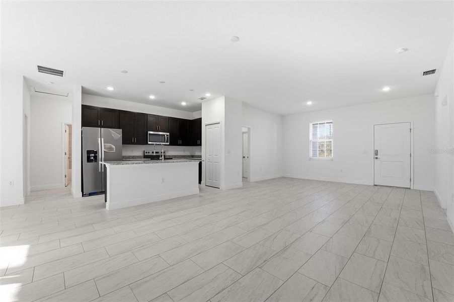 Spacious, unfurnished interior of a new home in , Ocala (Image 19).