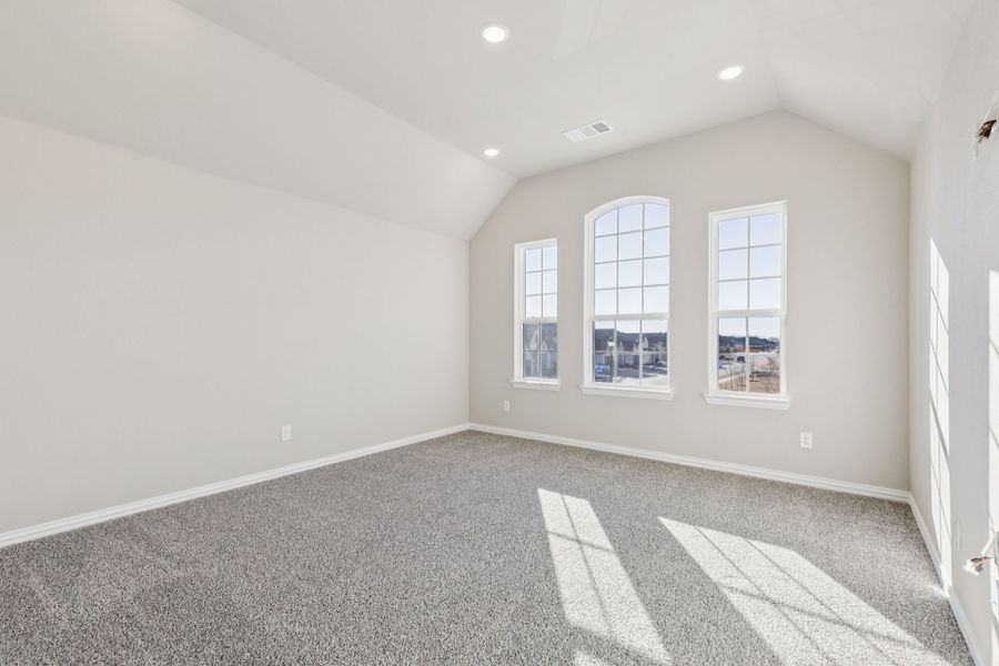 Spacious, unfurnished interior of a new home in Summer Crest, Fort Worth (Image 23).