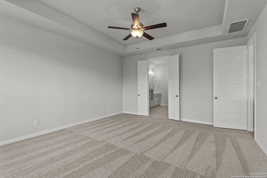Spacious, unfurnished interior of a new home in Stillwater Ranch 60', San Antonio (Image 29).