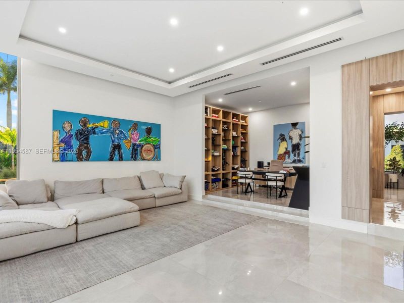 Furnished interior view inside a new home in , Plantation (Image 47).