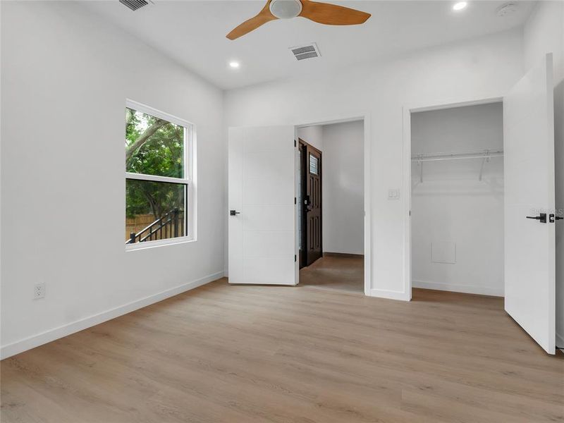 Spacious, unfurnished interior of a new home in , St. Petersburg (Image 34).