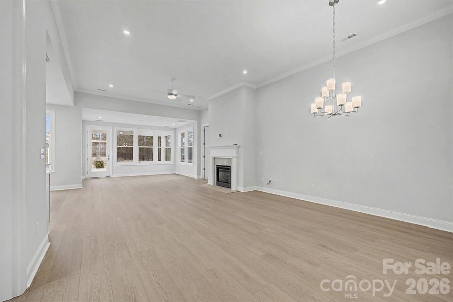 Spacious, unfurnished interior of a new home in Handsmill on Lake Wylie, York (Image 12).