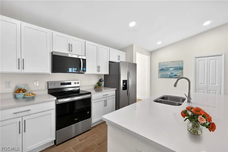 Furnished interior view inside a new home in Cape Coral, Cape Coral (Image 5).