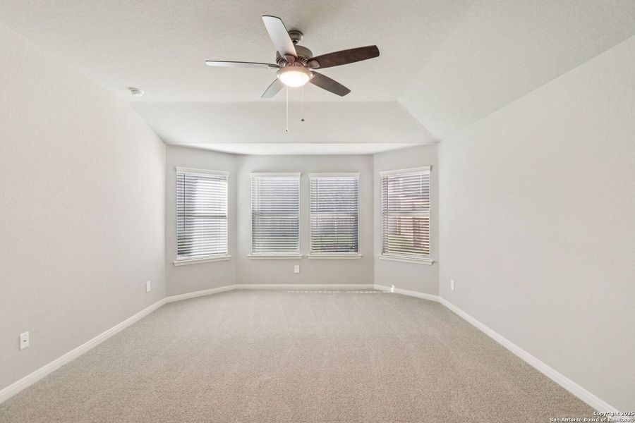 Spacious, unfurnished interior of a new home in Arcadia Ridge - Classic Series, San Antonio (Image 23).