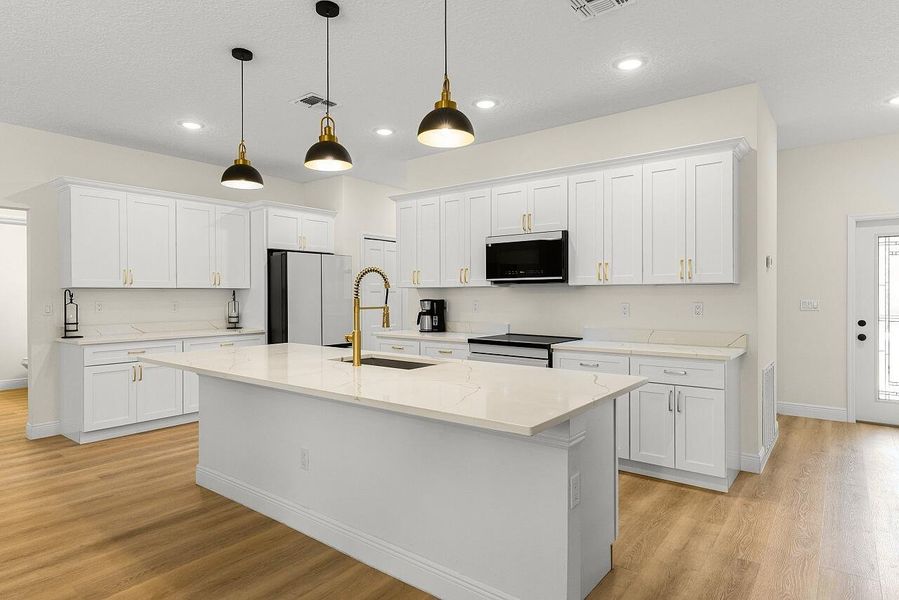 9225-103rd-Ct-HigMedia-017-1280