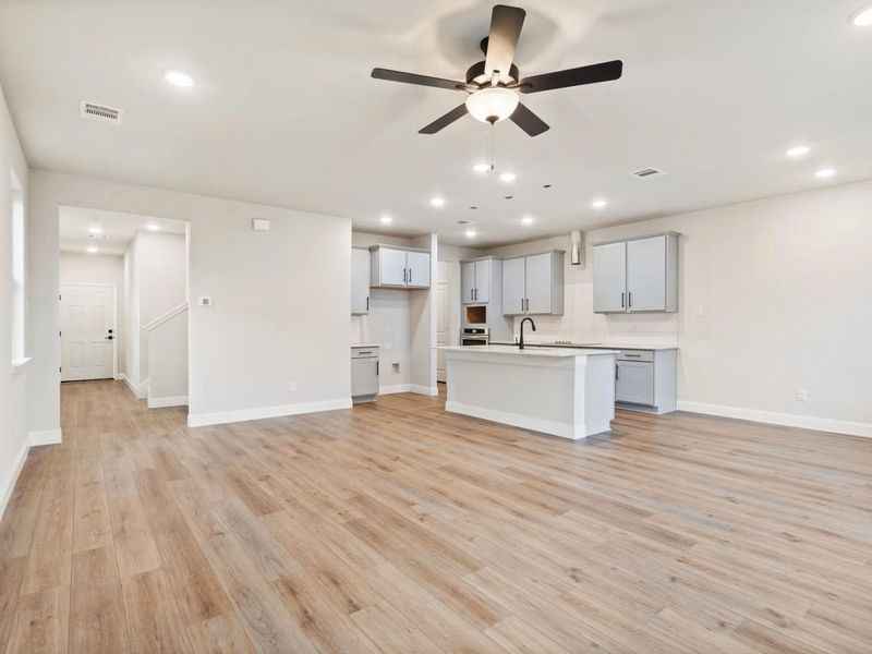 Spacious, unfurnished interior of a new home in Lake Park Villas, Wylie (Image 14).