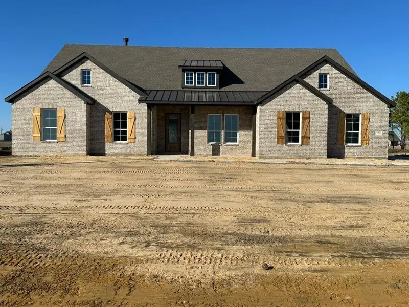 Exterior details and patio area of a home in , Leonard (Image 5).