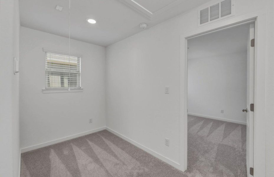 Spacious, unfurnished interior of a new home in Santa Rita Ranch, Liberty Hill (Image 21).