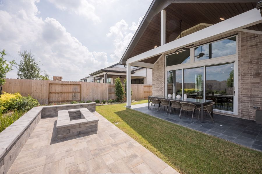 Representative exterior details of a home built from the Falcon by Tri Pointe Homes in Trillium, Richmond (Image 20).