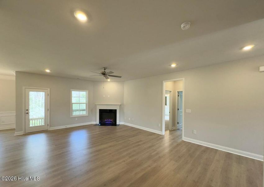 Spacious, unfurnished interior of a new home in River Village Square in River Landing, Wallace (Image 7).