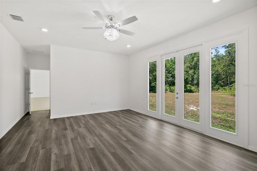 Spacious, unfurnished interior of a new home in , Pierson (Image 20).