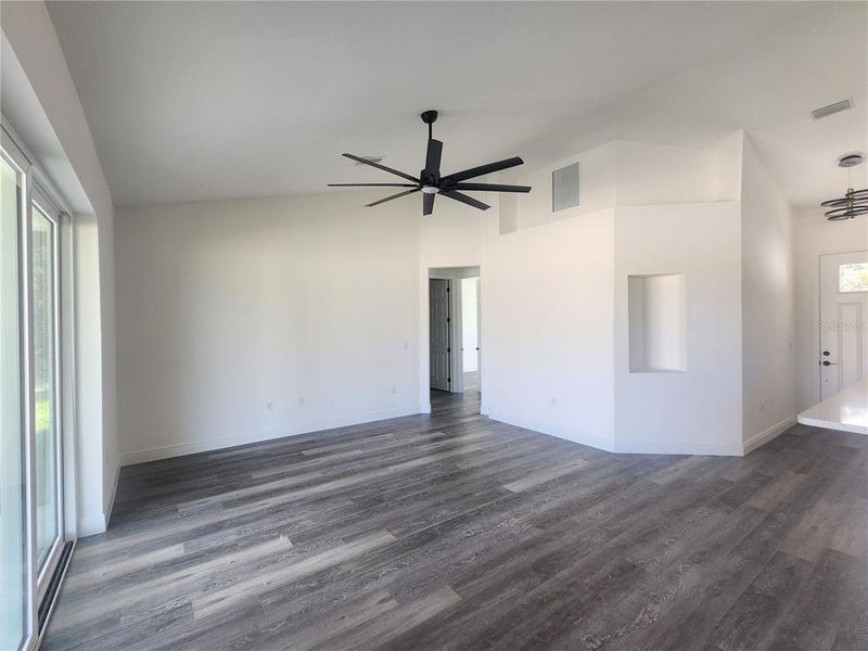 Spacious, unfurnished interior of a new home in , Dunnellon (Image 30).