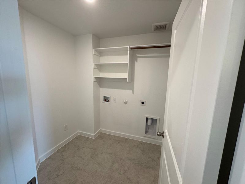 Spacious, unfurnished interior of a new home in Hunters Glen, Jarrell (Image 11).