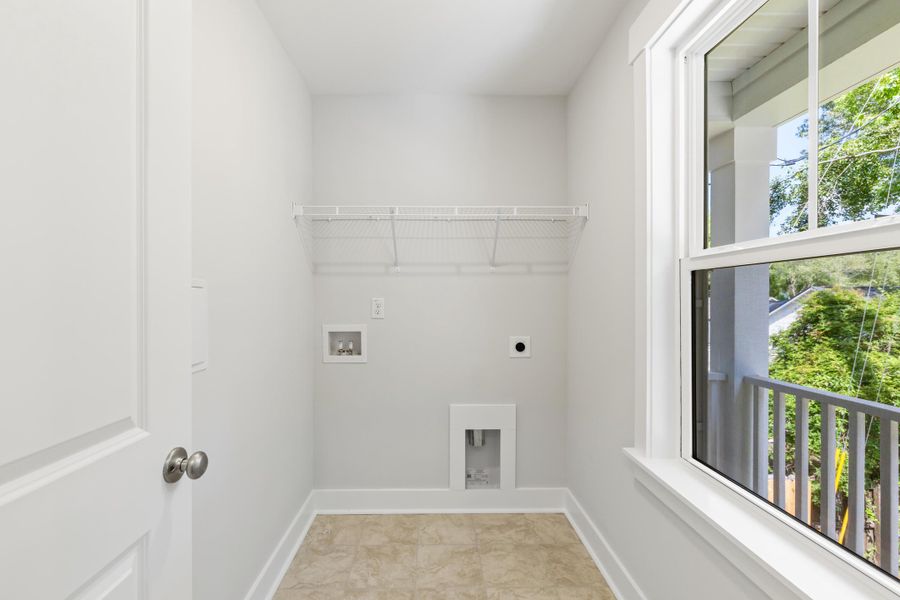 Spacious, unfurnished interior of a new home in , Charleston (Image 35).