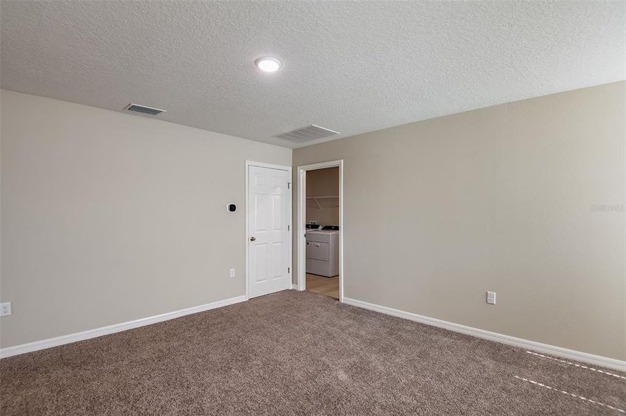 Spacious, unfurnished interior of a new home in Pasadena Ridge, Zephyrhills (Image 19).