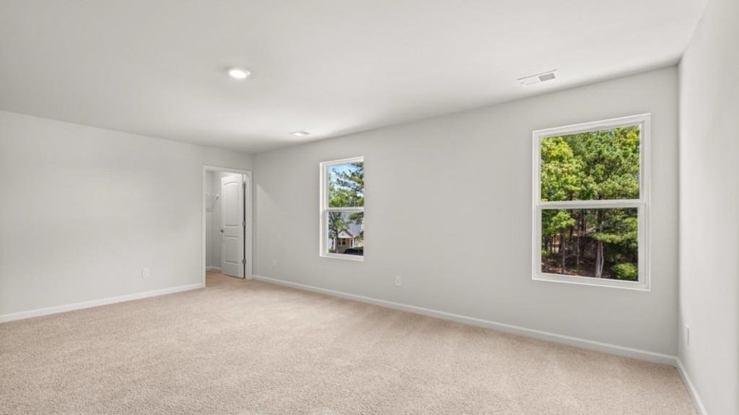 Spacious, unfurnished interior of a new home in Fairway 17 at Mirror Lake, Villa Rica (Image 7).