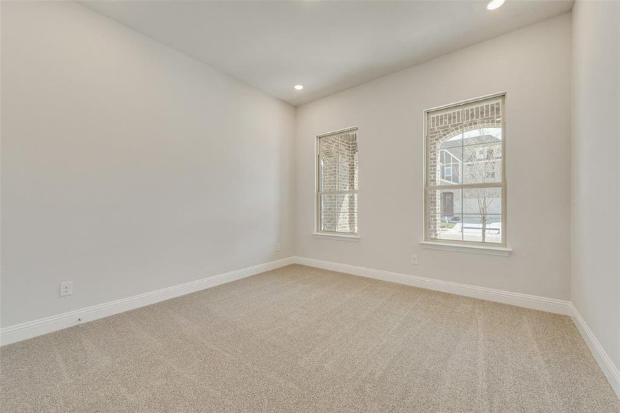 Spacious, unfurnished interior of a new home in Bayside, Rowlett (Image 25).