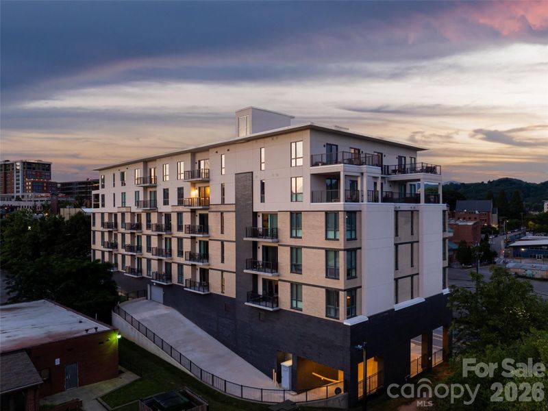 Condo located in Asheville, NC showcasing its design and architecture (Image 36). Condo located in Asheville, NC showcasing its design and architecture (Image 36).