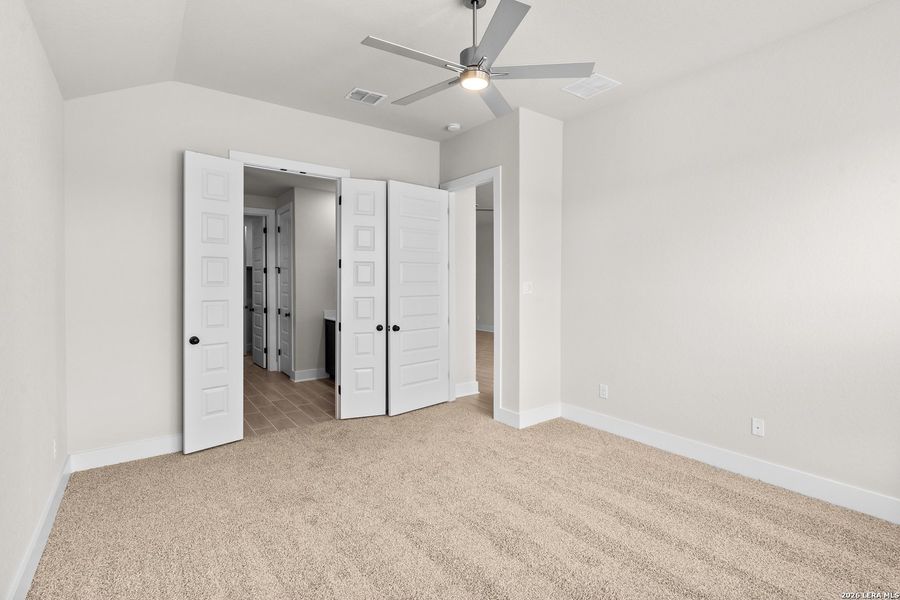 Spacious, unfurnished interior of a new home in Stillwater Ranch, San Antonio (Image 25).