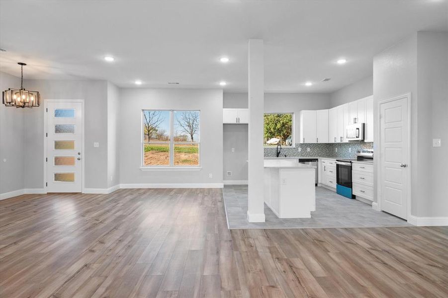 Furnished interior view inside a new home in , Corsicana (Image 19).