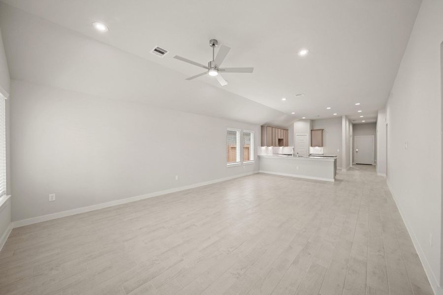 Spacious, unfurnished interior of a new home in Barton Creek Ranch, Conroe (Image 22). Spacious, unfurnished interior of a new home in Barton Creek Ranch, Conroe (Image 22).