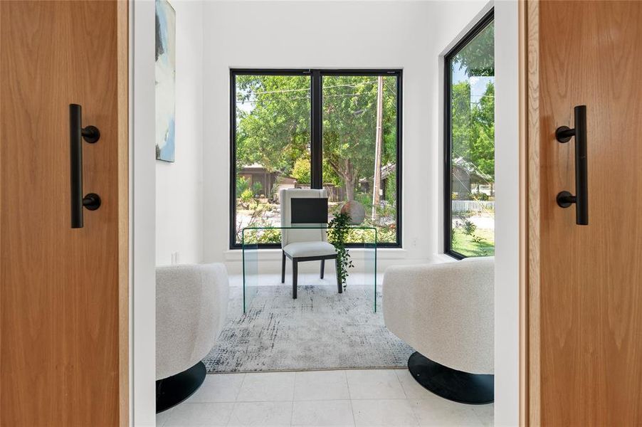 Foyer entrance with light tile patterned floors