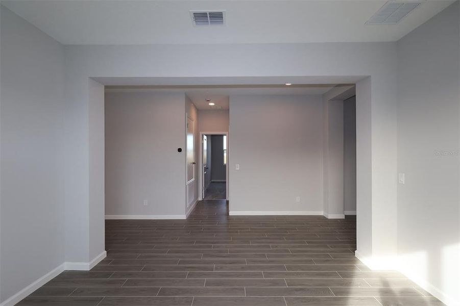 Spacious, unfurnished interior of a new home in Bay Lake Farms, St. Cloud (Image 15).