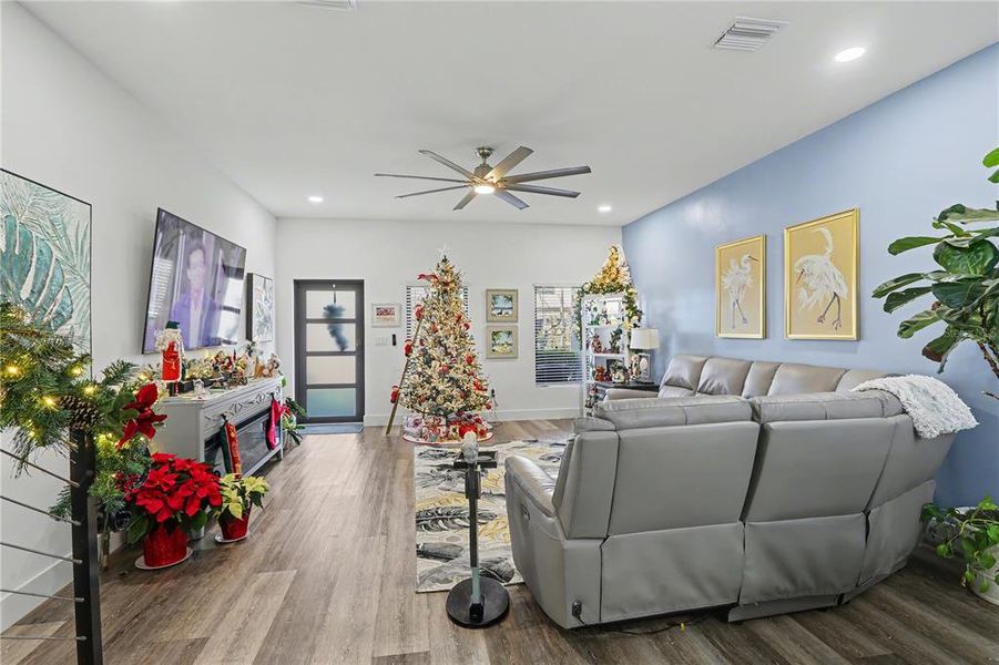Furnished interior view inside a new home in , Pinellas Park (Image 11). Furnished interior view inside a new home in , Pinellas Park (Image 11).