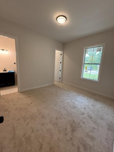 Spacious, unfurnished interior of a new home in Manor at Hall Creek, Arlington (Image 10).