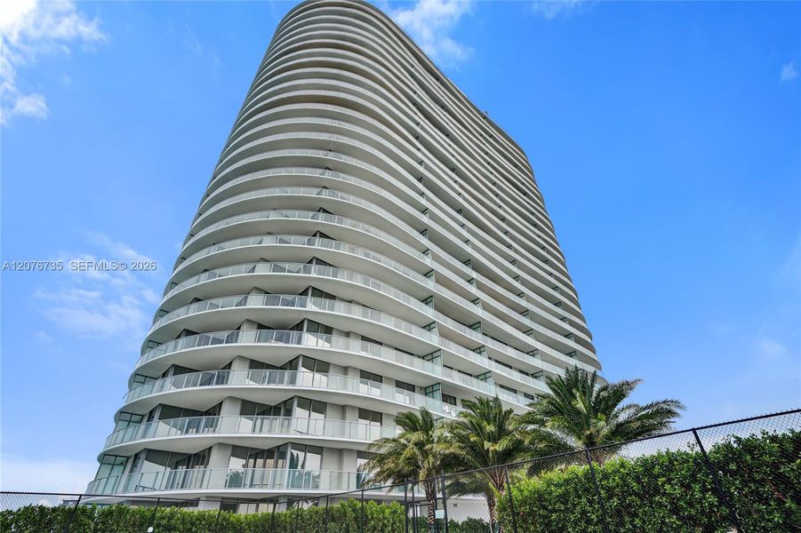 Condo located in North Miami, FL showcasing its design and architecture (Image 55).